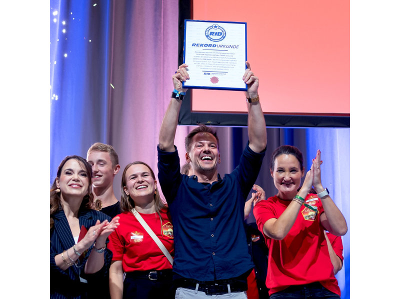 Benjamin Teuber mit Rekord Urkunde